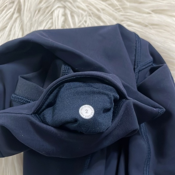Lululemon navy blue legging - Picture 4 of 6